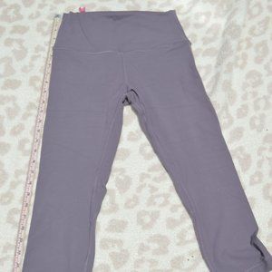 Like new Lululemon Align 21' leggings size 6